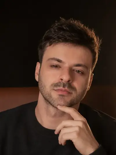 Fundador da RISE IN